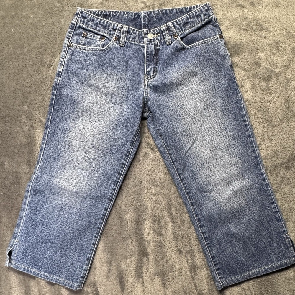 BKE Buckle Wendi Capri Denim Jeans Womens Size 27 Distressed Medium Blue Wash
